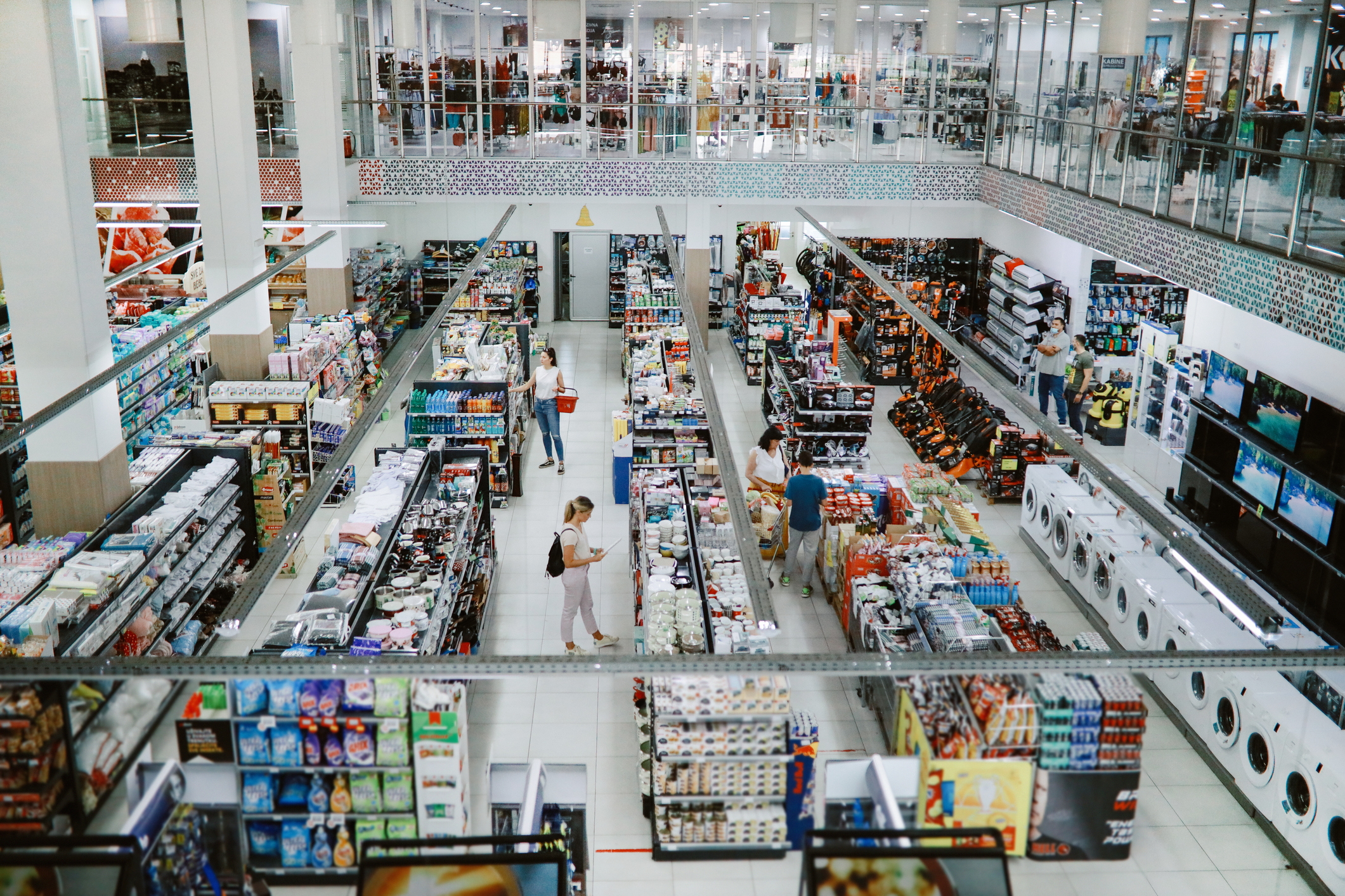 microsalt-shakers-in-retail-grocery-store